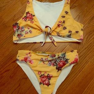‼️‼️‼️ SOLD ‼️‼️‼️ Tie in the front Bikini